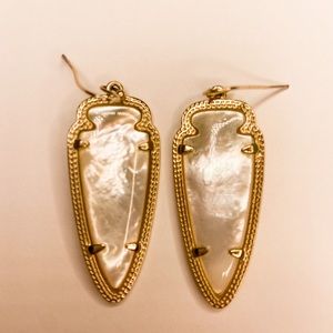 Kendra Scott Sky Arrowhead Earrings in Gold with Mother of Pearl Stone